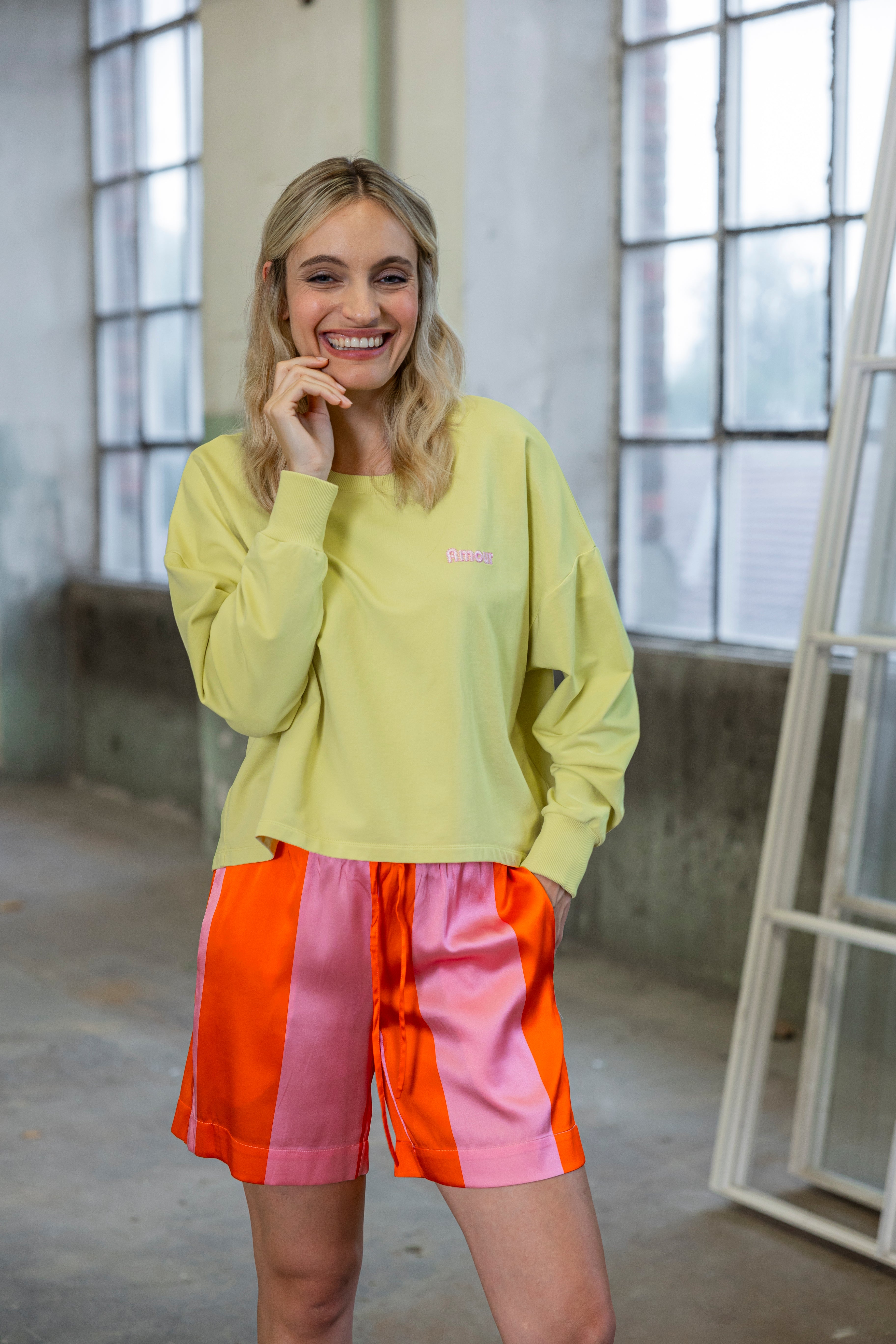 kastiges, kurzes Sweatshirt limoncello