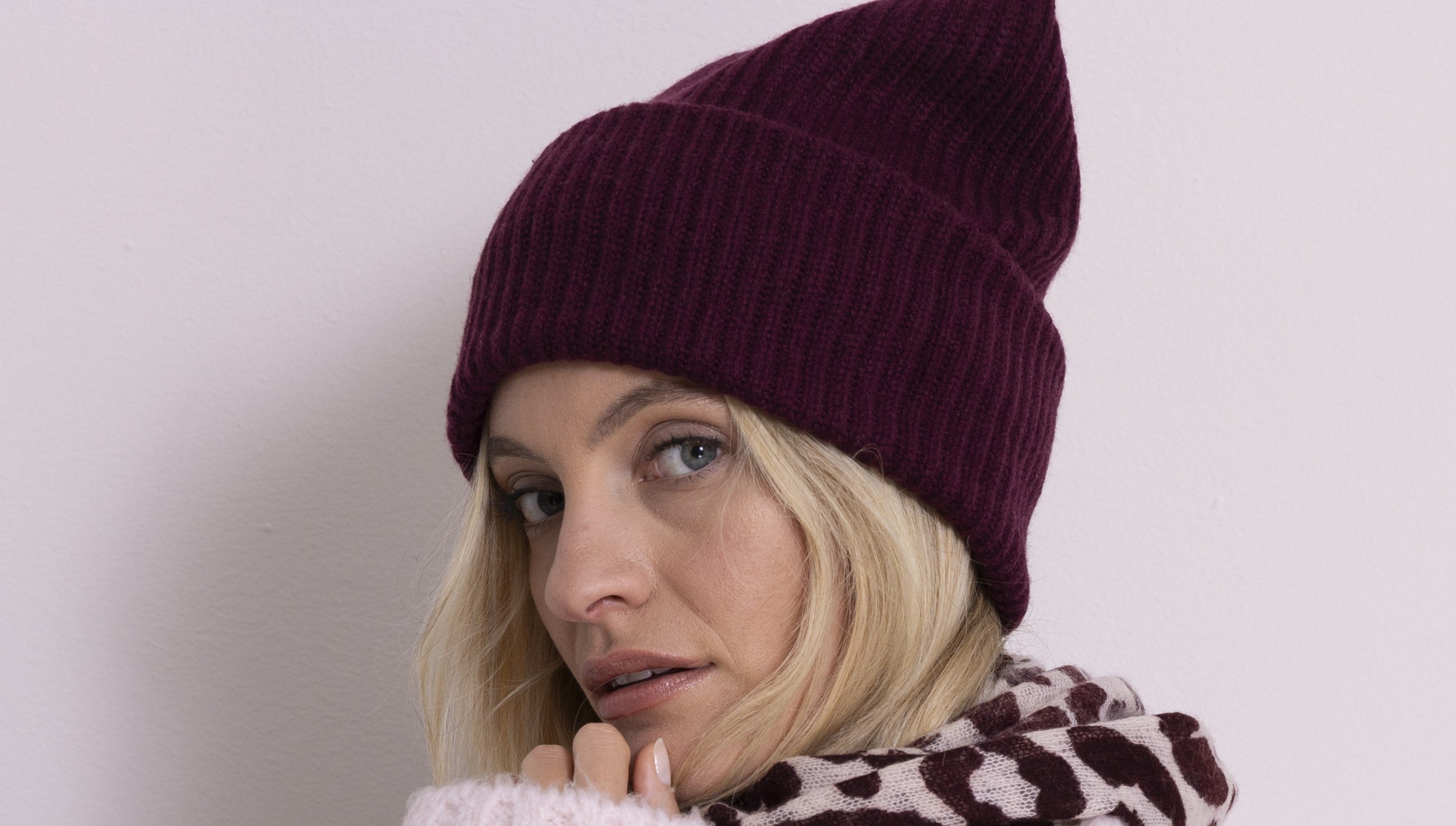 Beanie mit Cashmere col. berry