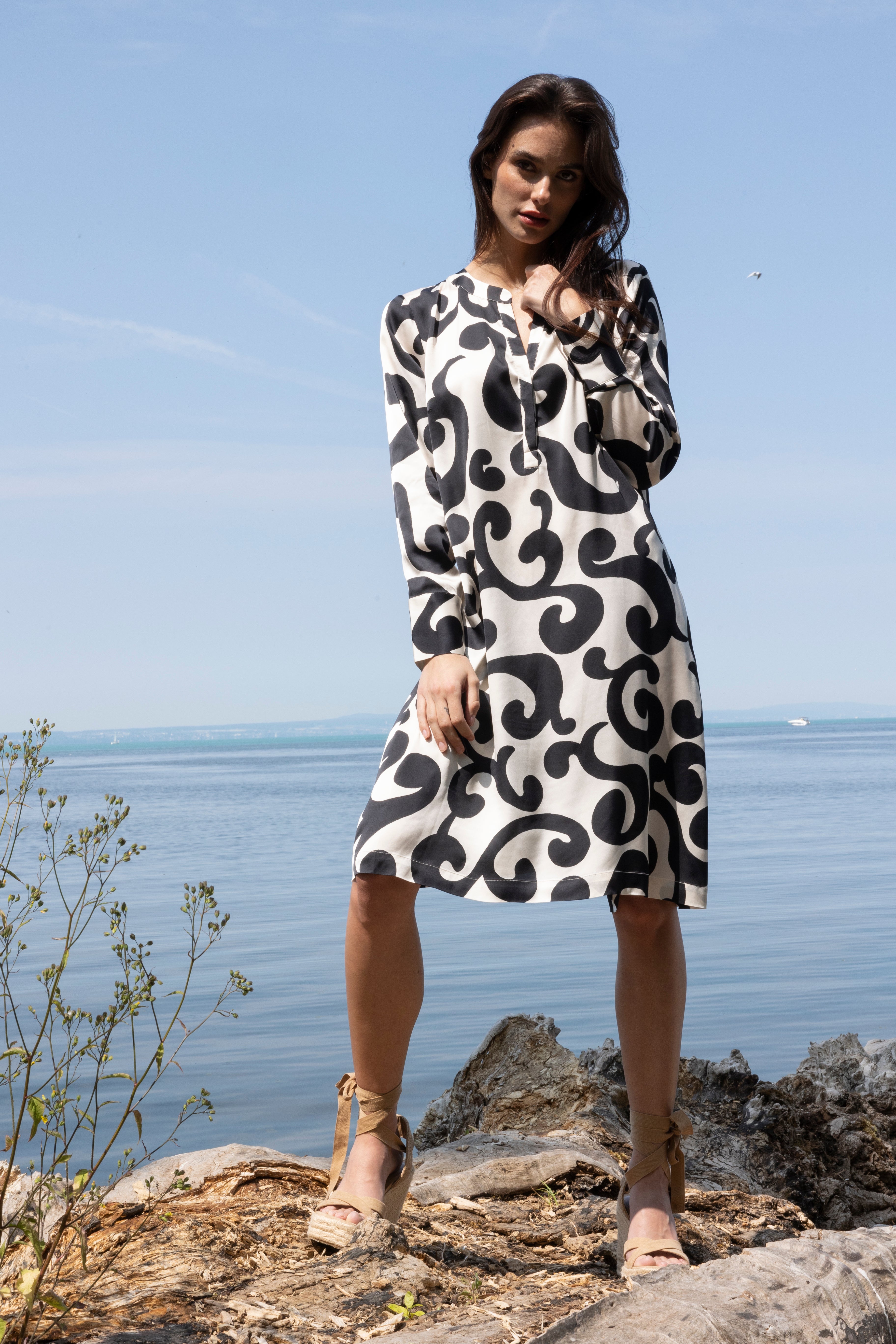 Tunikakleid schwarz weißer Ornamentenprint