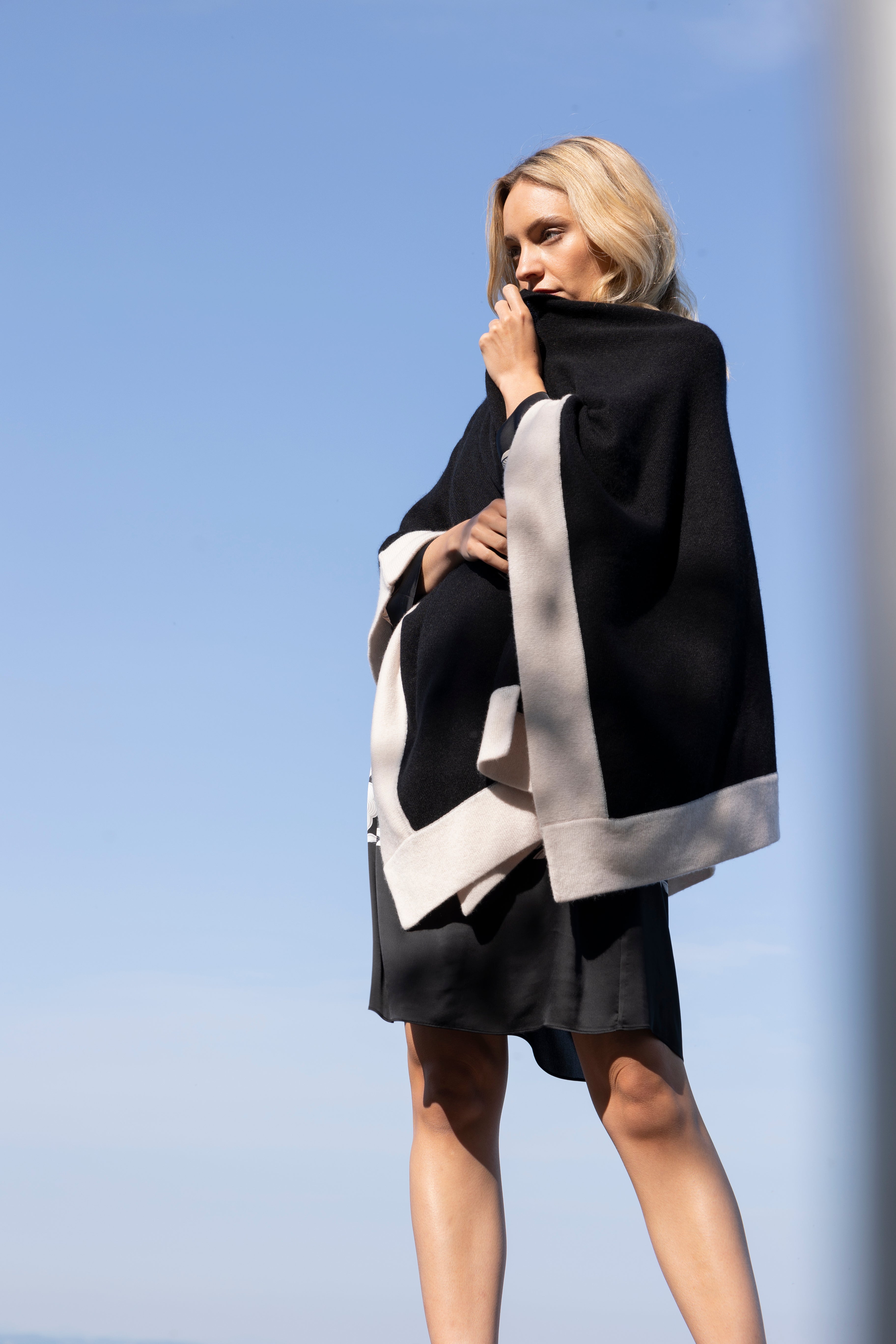 Cashmere Poncho zweifarbig schwarz