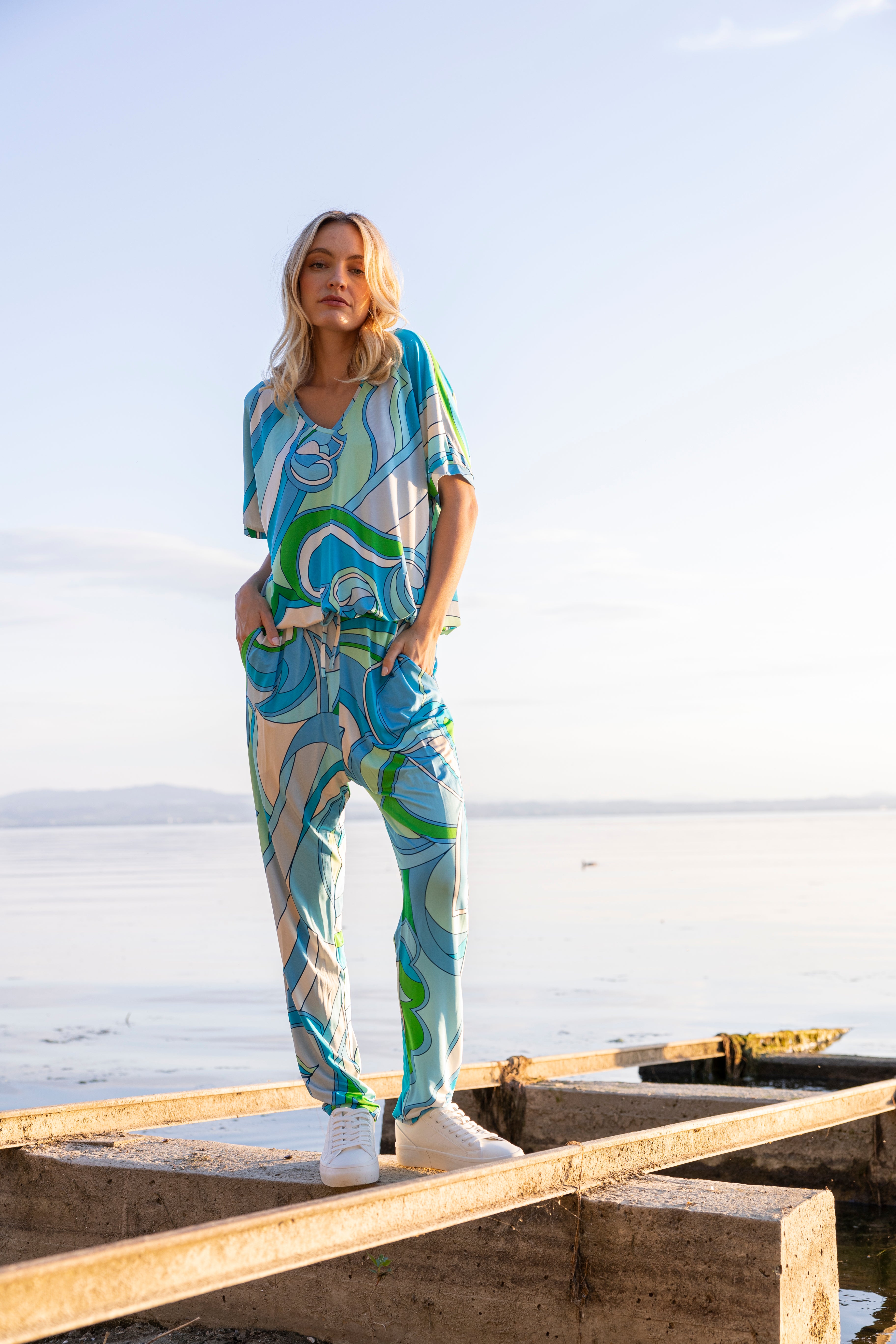 Jumpsuit aus Viskosejersey mit Print Hawai