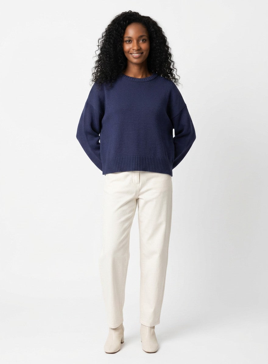 Lässiger Rundhalspullover in weicher Viskose in Navy